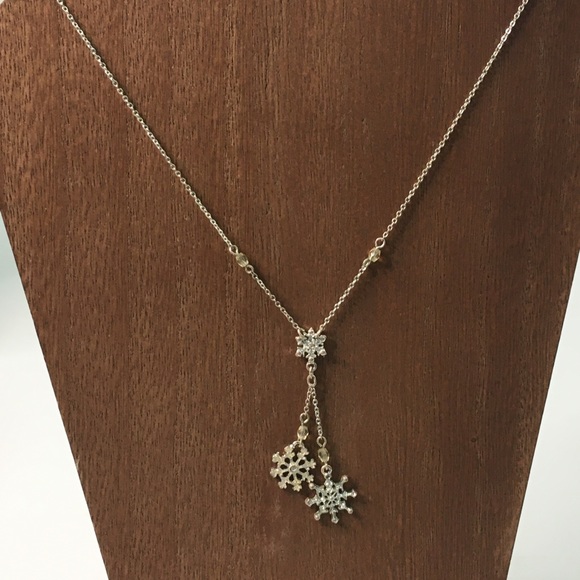 Jewelry - Silver Snowflake Necklace